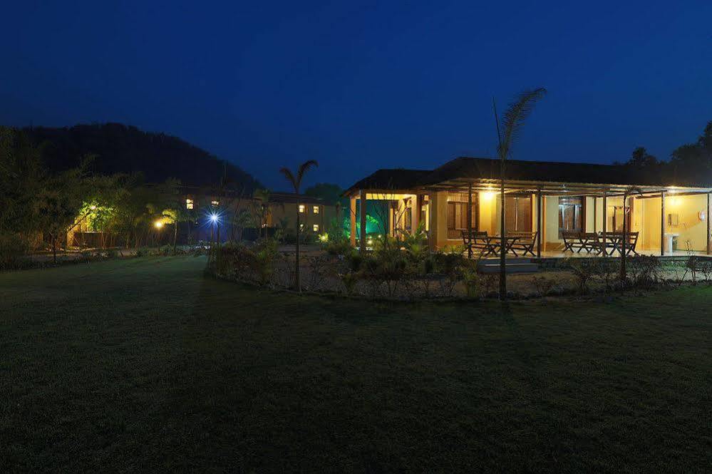 Dewdrop Mango Bloom Resort Jim Corbett National Park Buitenkant foto